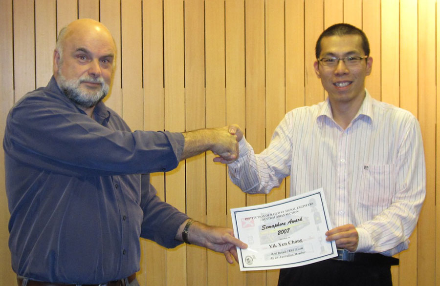 Peter Symons (L) presents the Semaphore Award to Yik Yen Chong